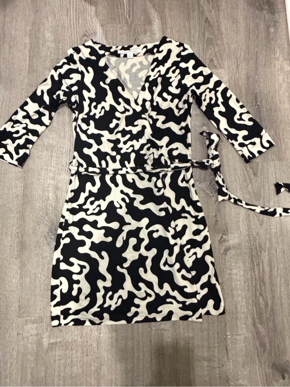 Diane Von Furstenberg Black & White Long Sleeve Wrap Dress